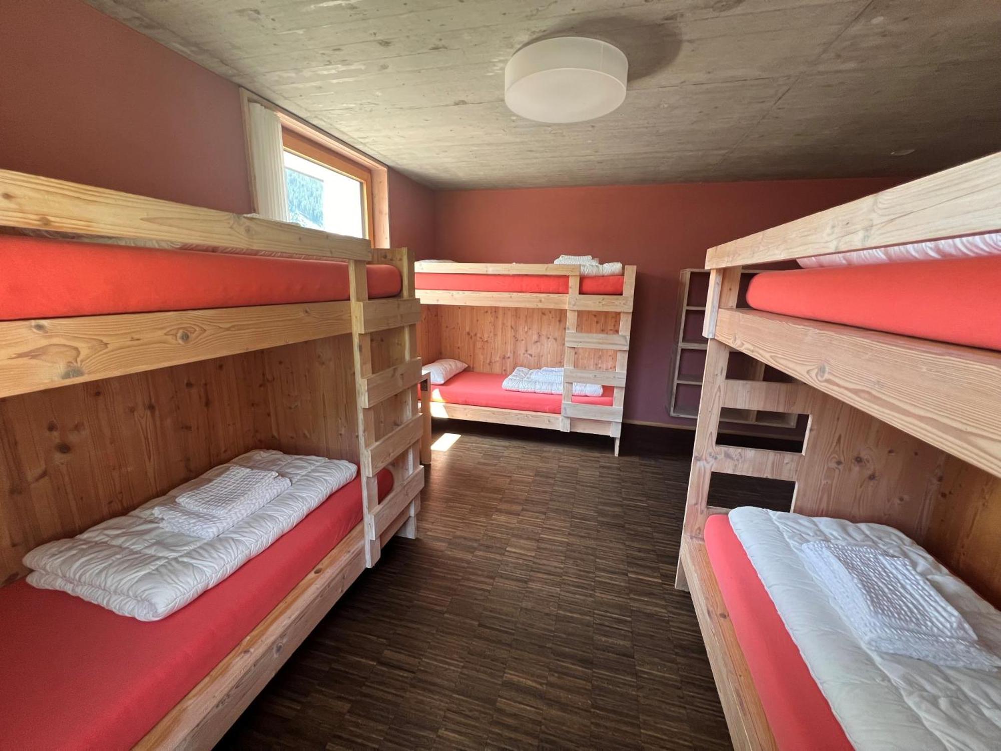 Hostel Nova Casa Spinatscha